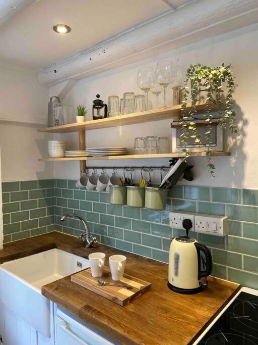 Seagulls Cottage, Touching Distance From Beach Mousehole Exterior foto